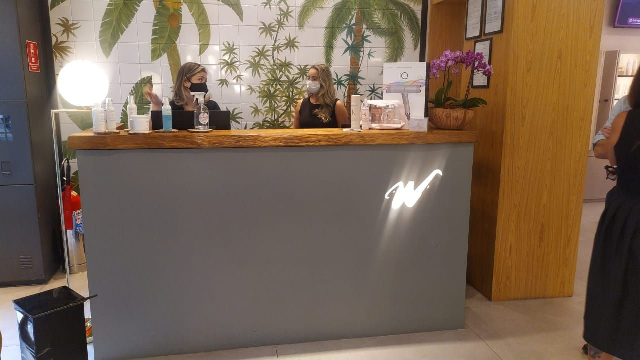 Bancada de madeira com design moderno
