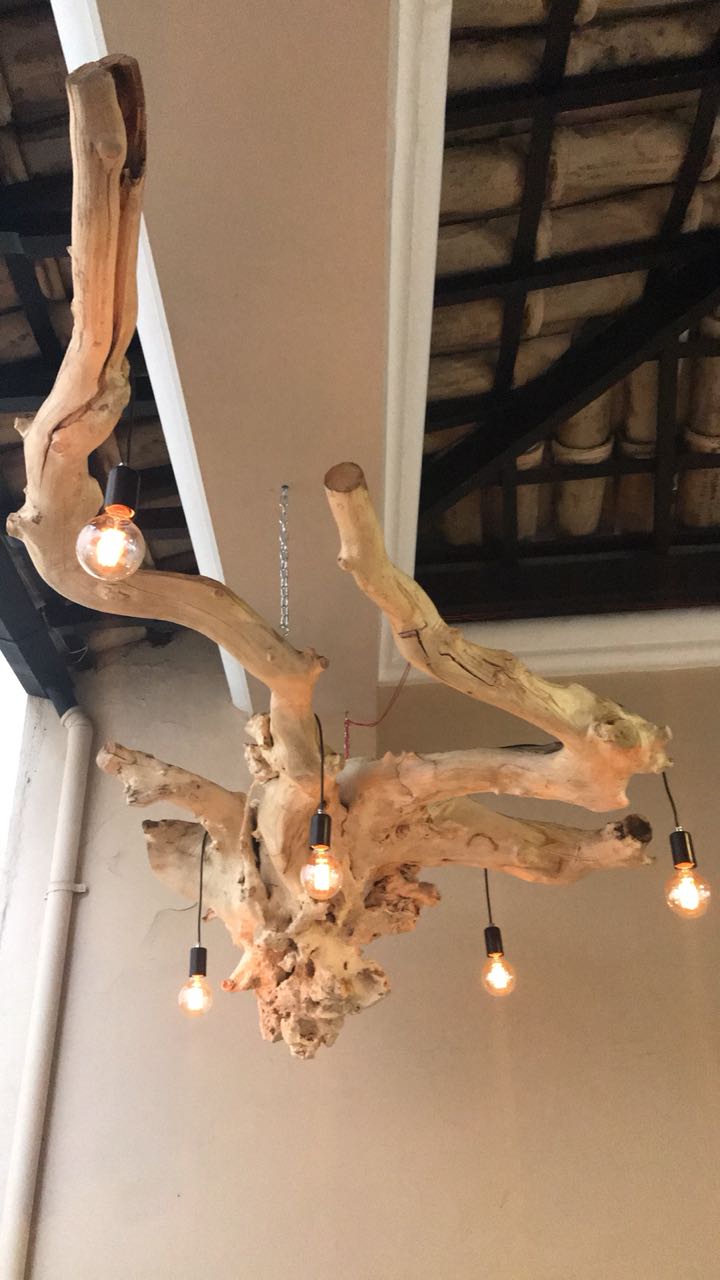 Lustre de madeira para sala de jantar