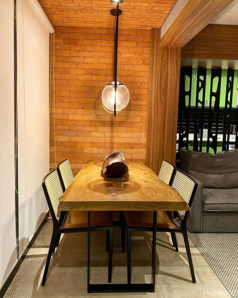 Mesa Madeira Rustica Lira II - 140x80 para 4 lugares, ideal para espaços pequenos