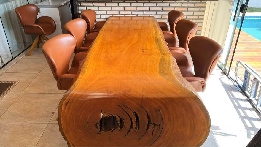 Mesa de Jantar de Pequiá com bordas orgânicas