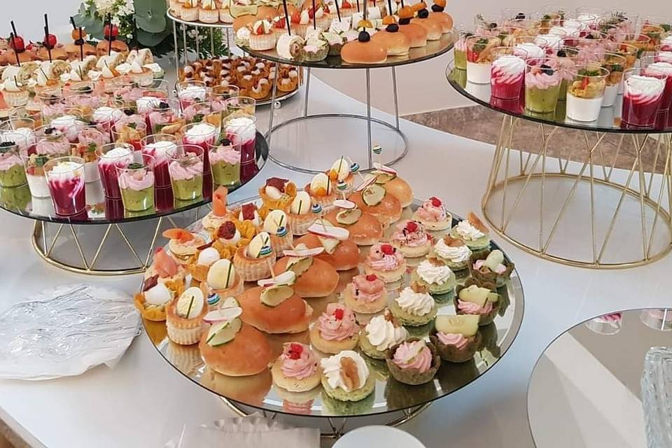 Buffet de desserts variés pour mariage - Pâtisserie traiteur Reims